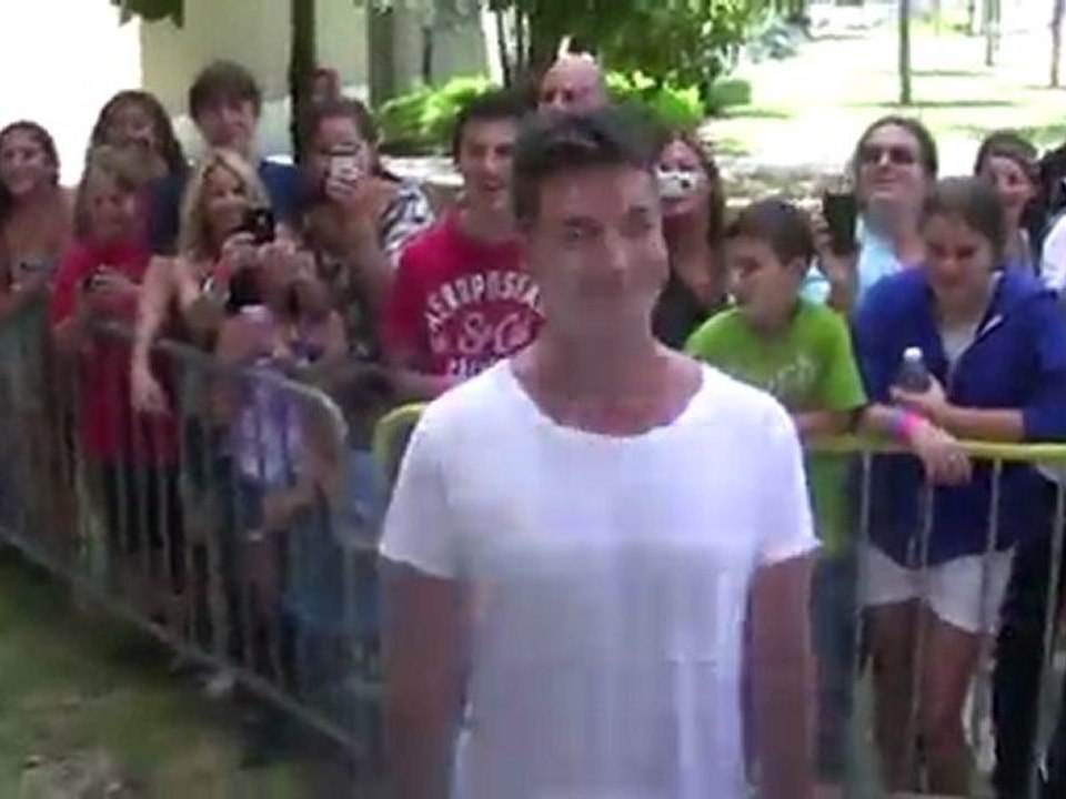 Rihanna to guest judge on US X Factor