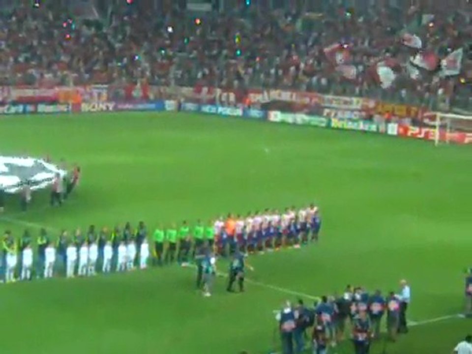 Είσοδος των δύο ομάδων