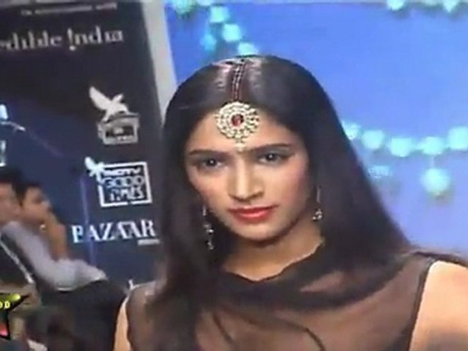 Hot & Sexy Legs Of Lanky Model At IIJW Fashion Week 2011