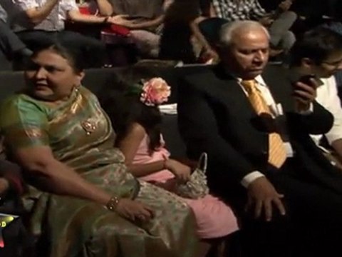 Sexy Babe Mouli Shows Her Assets At IIJW 2011 Third Day