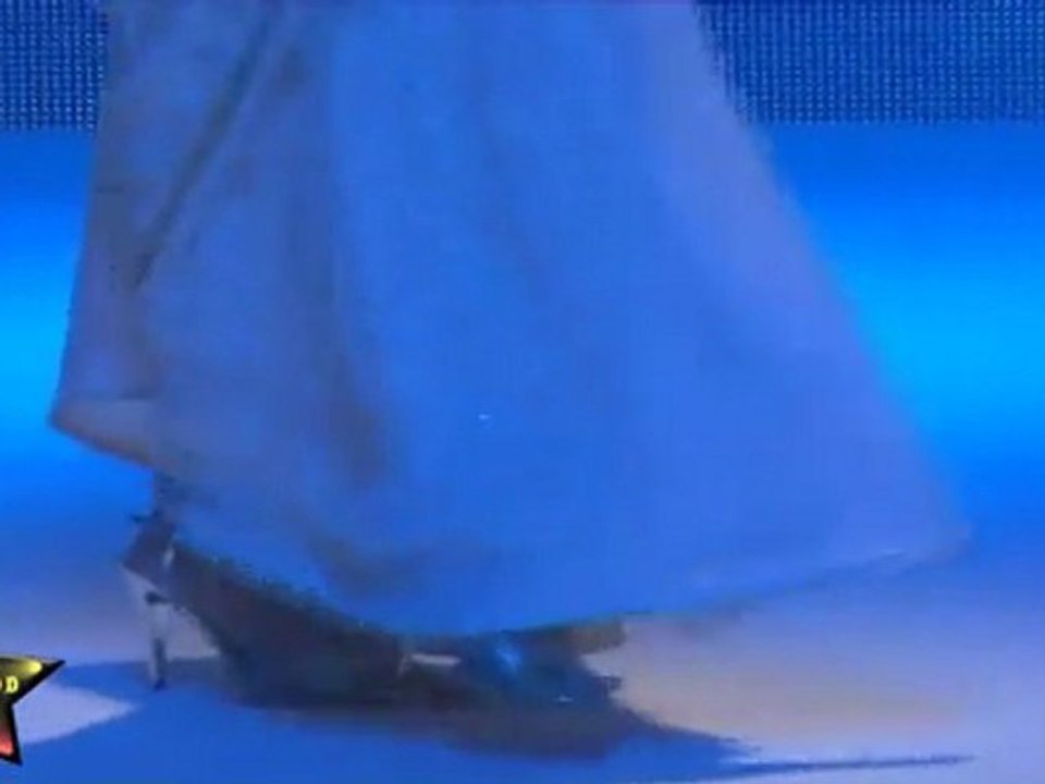 Sex Bombs Aanchal Kumar & Netra Raghuraman Sizzling In Gold Jewelry  At IIJW 2011 Third Day