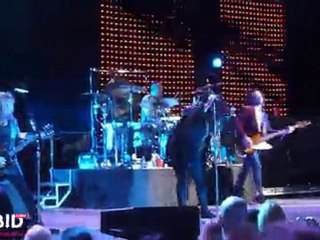 Heart performs Barracuda at Verizon Wireless Amphitheatre 09.10.11