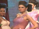 Hot & Sexy Seductive Babes Dazzles In Gold At IIJW 2011