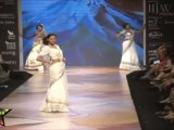 Seductive Sexy Babes In Wjite Saree  At IIJW 2011 Third Day