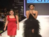Beautyful Bodies Of Sexy Girls At IIJW 2011 Third Day