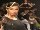 Hot & Sexy Aanchal Kumar Shows Her Deep Navel & Sexy Cleavage At IIJW 2011 Third Day