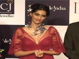 Sultry Babe Sonal Kapaoor As A Showstopper At IIJW Grand FInale