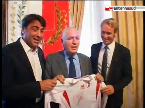 TG 13.09.10 Calcio, al capitano Gillet le chiavi della città di Bari