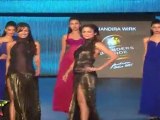 Super Sexy Malaika & Amrita Arora Walk On Ramp & Shown Their Sexy Butt & Bare Back