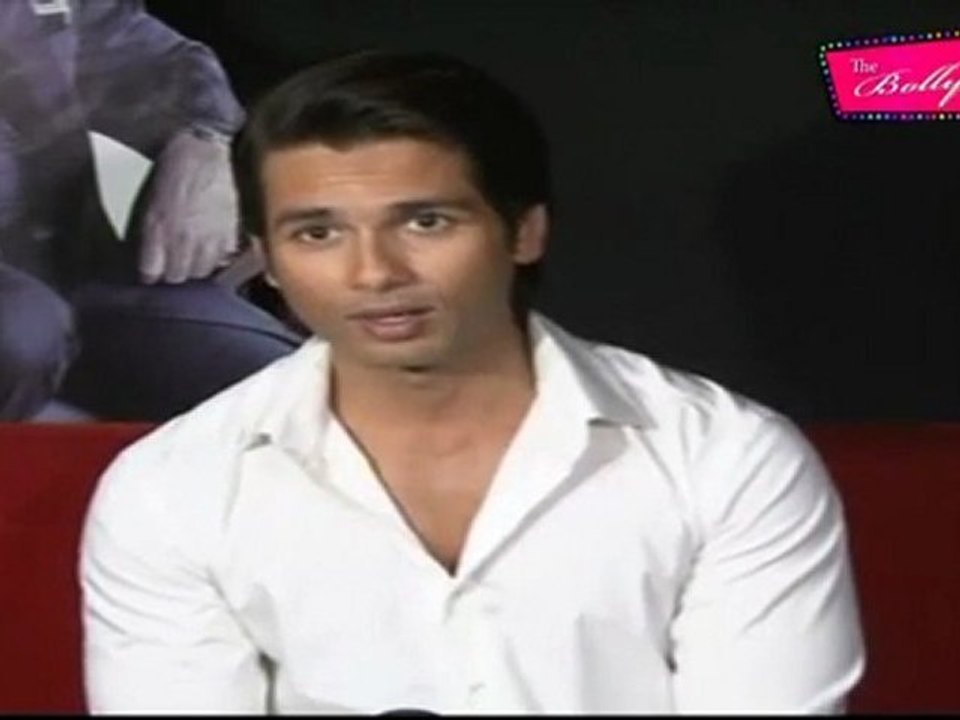 Shahid Kapoor Speaks About Sonam & His Lip Lock In "Mausam"