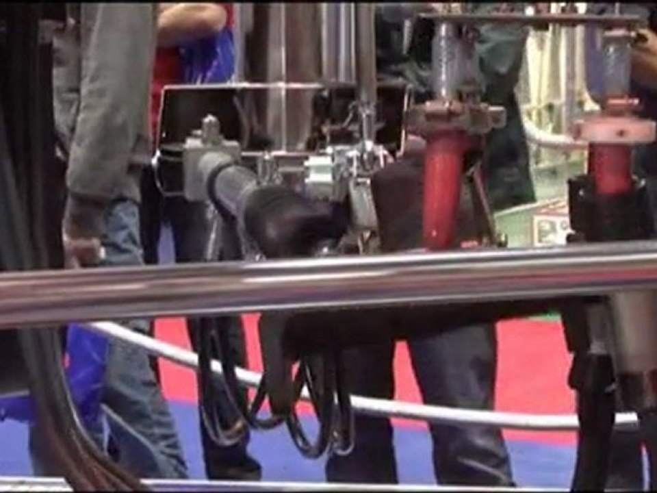 Space 2011 - Traite roto - La solution grands troupeaux AMR Delaval