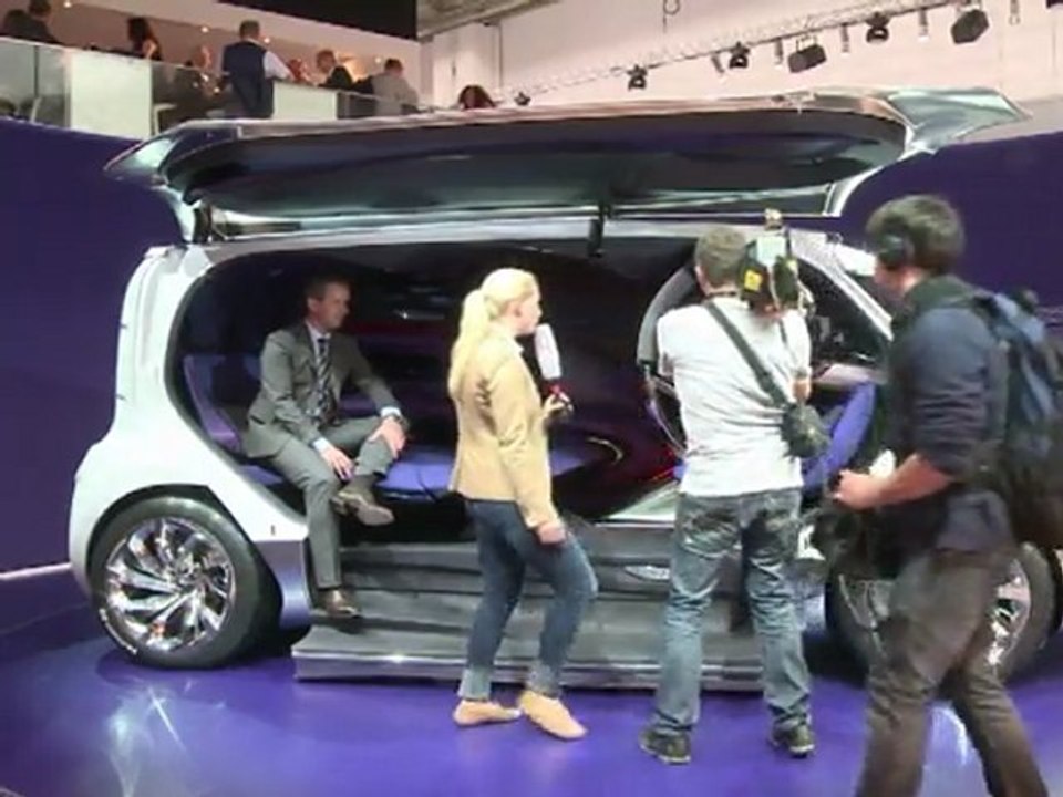 IAA: City-Flitzer und Einparken per Smartphone