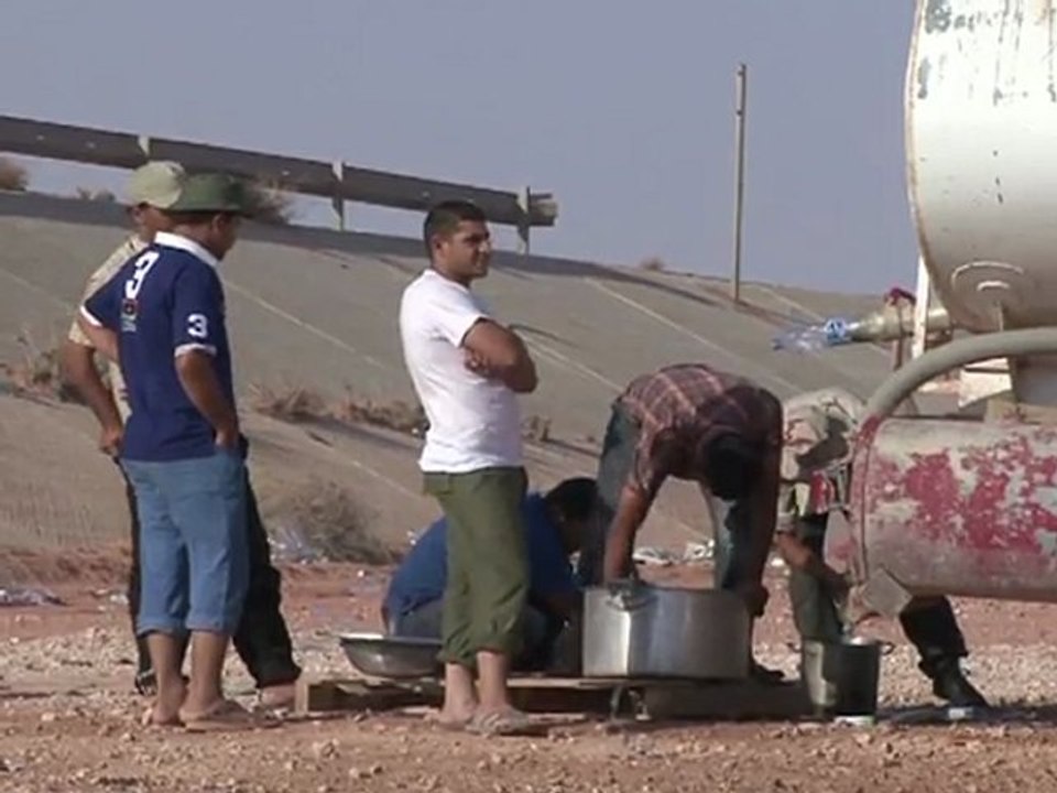 Pro-NTC forces wait for Sirte push