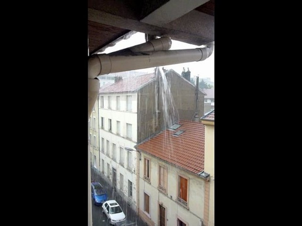 Averse et gouttière