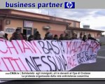 CN24 | Solidarietà  agli immigrati, sit in davanti al Cpa di Crotone
