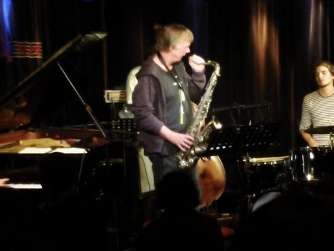 max andrzejewski ( drums ) andreas schmidt ( piano ) jan roder ( bass ) + thomas borgmann (sax ) live at a-trane berlin