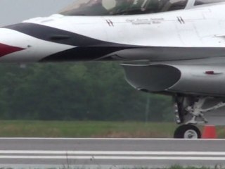 F-16 Engine sucks water!