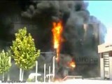 Espectacular incendio en un centro comercial de Rivas