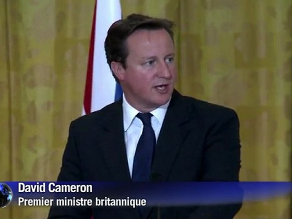 A tripoli, Sarkozy et Cameron promettent d'aider les Libyens