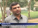 Au Pakistan, le cricket se joue aussi avec des béquilles