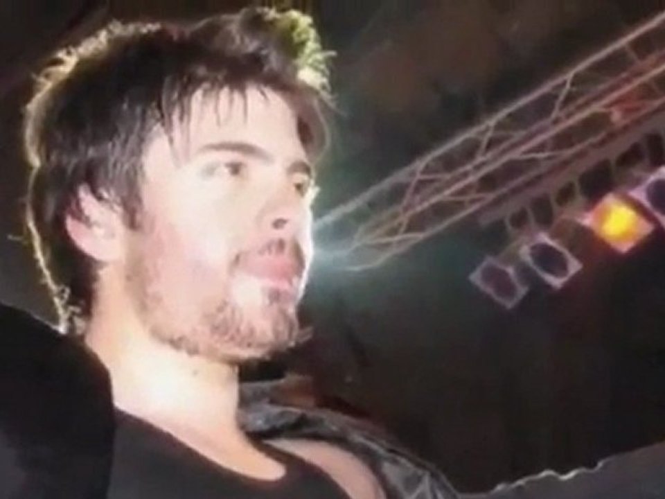 TOSE PROESKI - TOSE I DALJE POKLANJA SVOJIM FANOVIMA