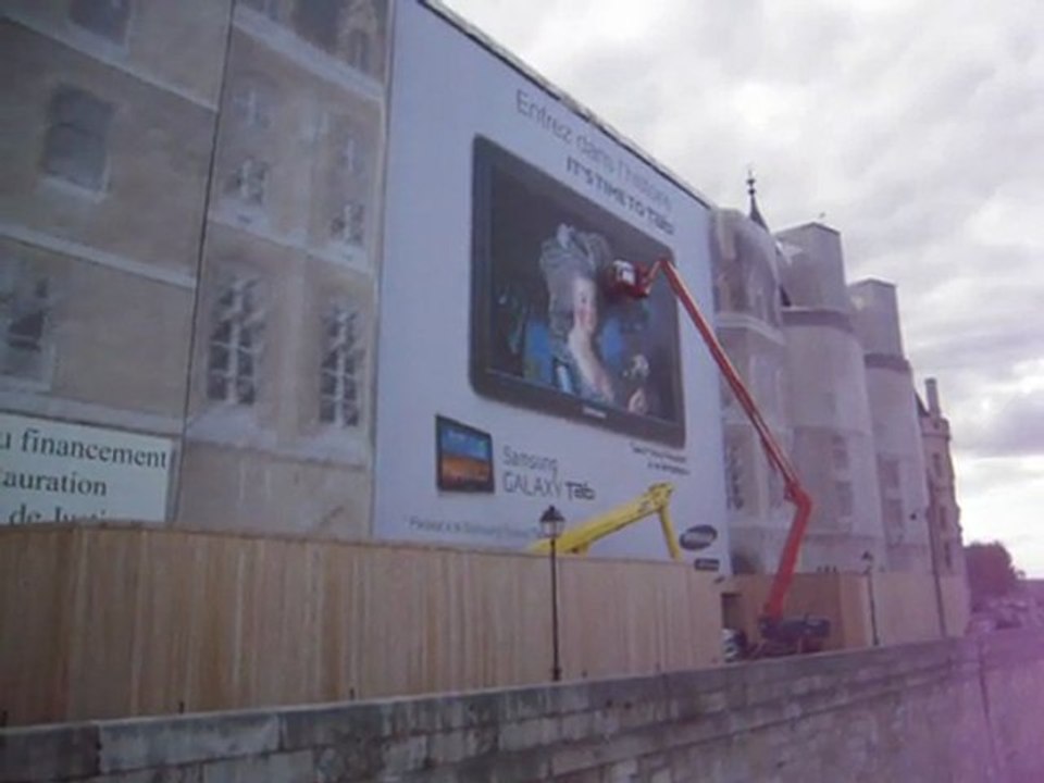 Bâche publicitaire Samsung sur la Conciergerie
