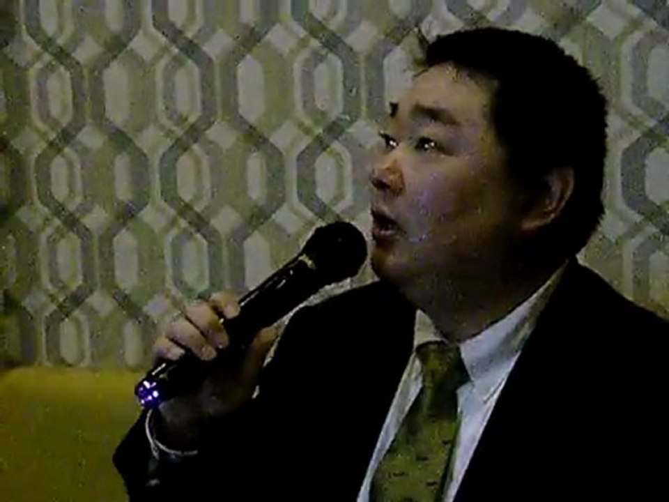 elamor_Hajime sings Nathalie style to Julio Iglesias.