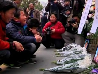 Family Members of Shanghai Fire Victims Fight for Transparency