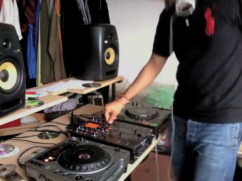 DJ Awards - Bedroom Dj Round 3 2011 - Pluto