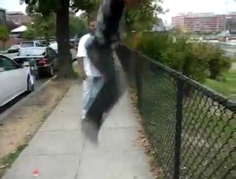 Sprung auf den Zaun Fail