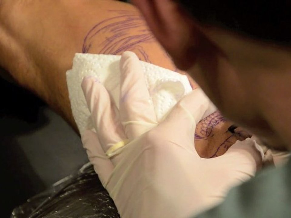 SEAL TATTOO  720p