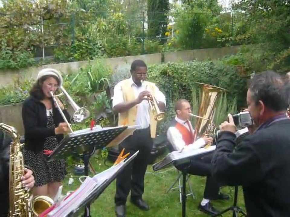 Vendanges Jazz chez Pierre FACON le 17 septembre 2011 Chatanooga Choo Choo Glen Miller