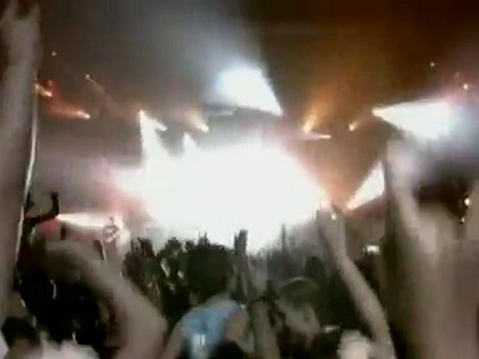 Evanescence Bring Me To Life (Video) (Live in Europe) Baktabul.net