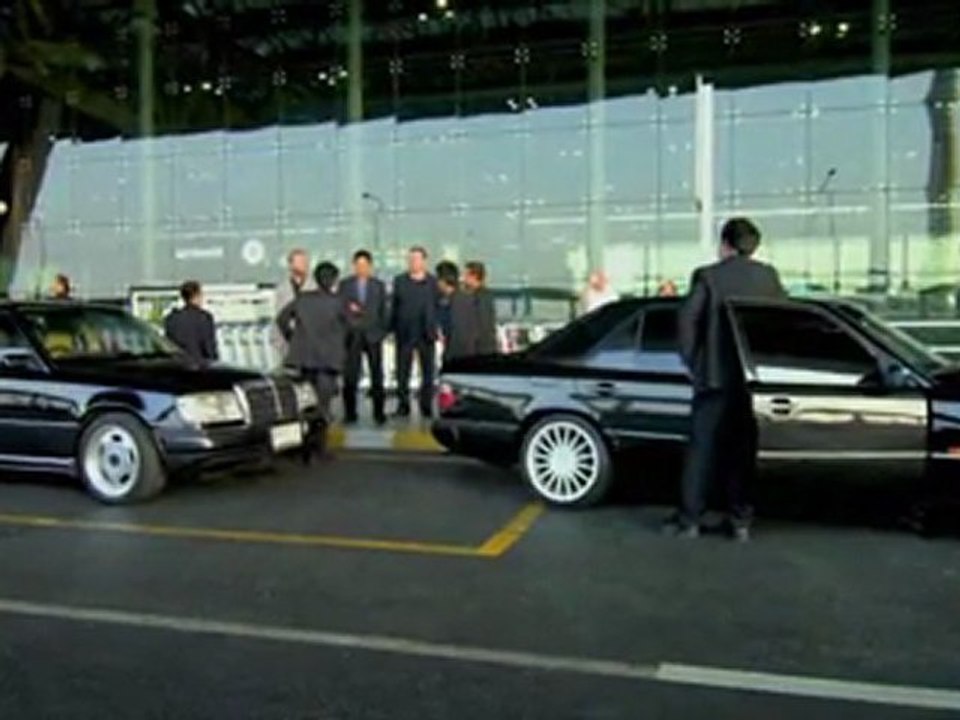 Elephant.White.2011_clip3