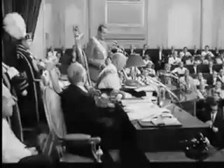 Juan Carlos I jura como sucesor de Franco.