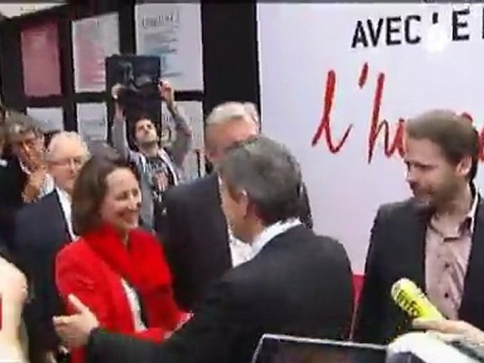 French Socialists court far left