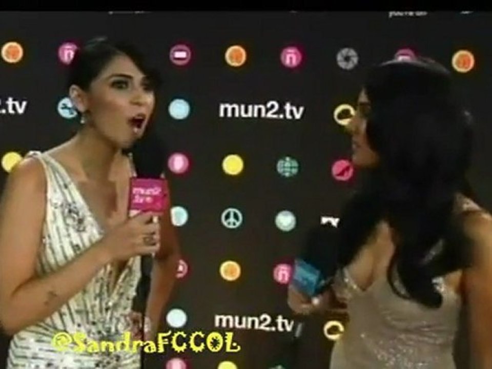 Sandra Echeverria (@sandraecheverr) en los ALMA Awards habla de su vestido y gustos de música