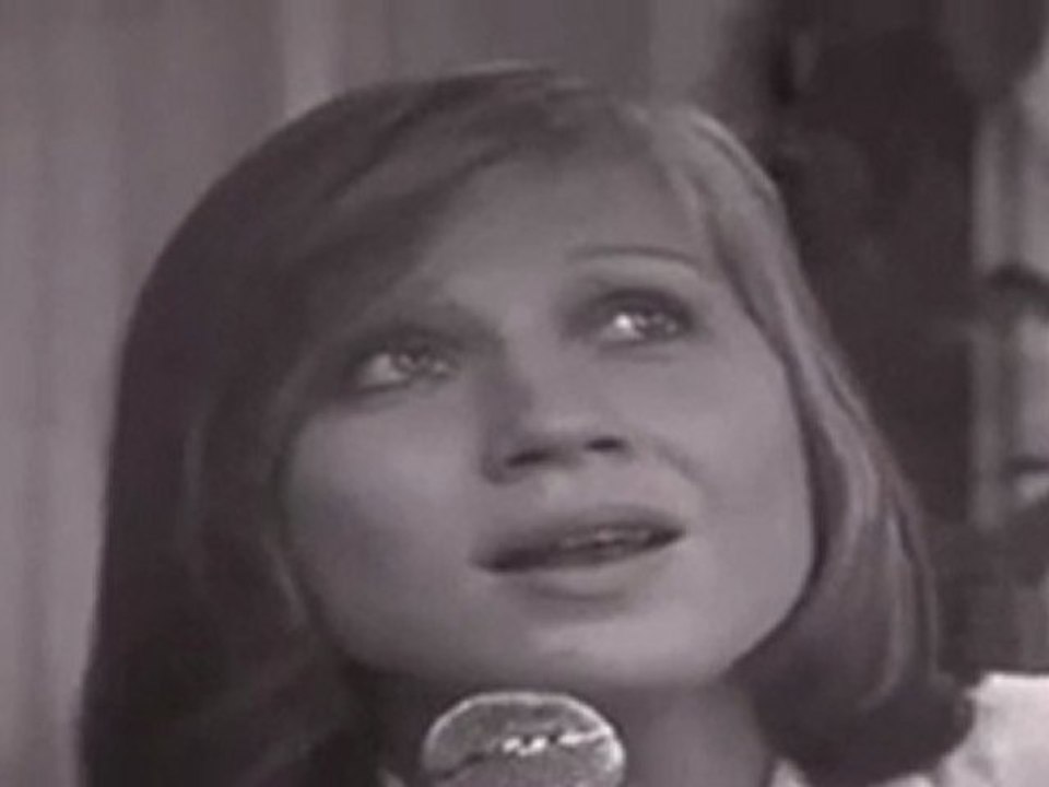 EVA  - LE LONG DE LA RIVIERE