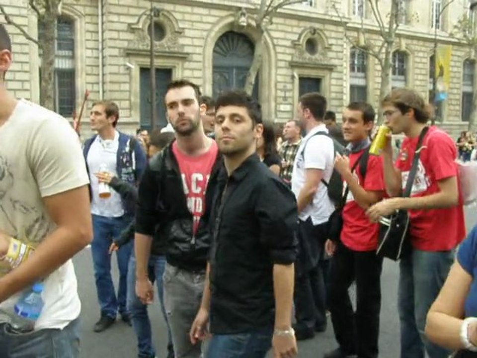 Bloody Beetroots vs Daft Punk " aerobeetroots " @ Techno Parade