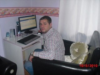 ENGİN NURŞANİ(ADINA BİR ÇİZİK ÇEKTİM)