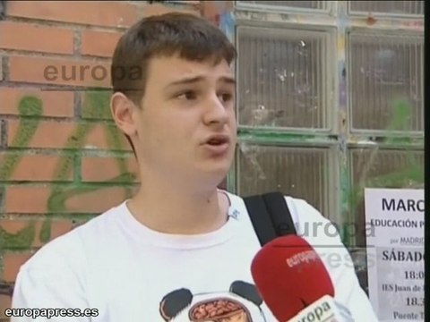 Alumnos apoyan al profesorado contra los recortes