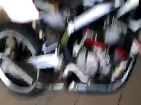 drd factory racing 2eme demarage juste regler avec les vis ( encor beaucoup trop riche )