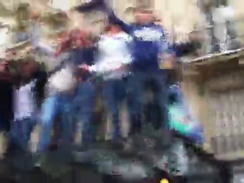 TECHNO PARADE BABY ! ( Char Radio FG TP 2011 )