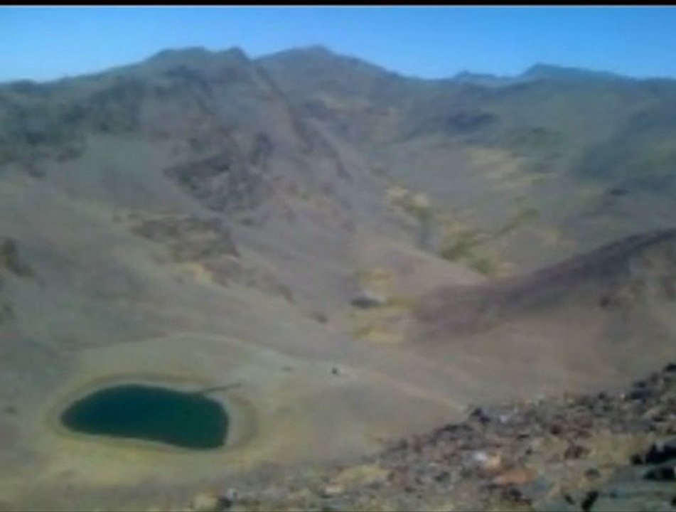 Cerro del Caballo (3015m) Laguna y Refugio. Septiembre de 2011.