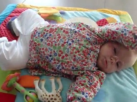 18-09-2011 Gym sur le tapis d'éveil