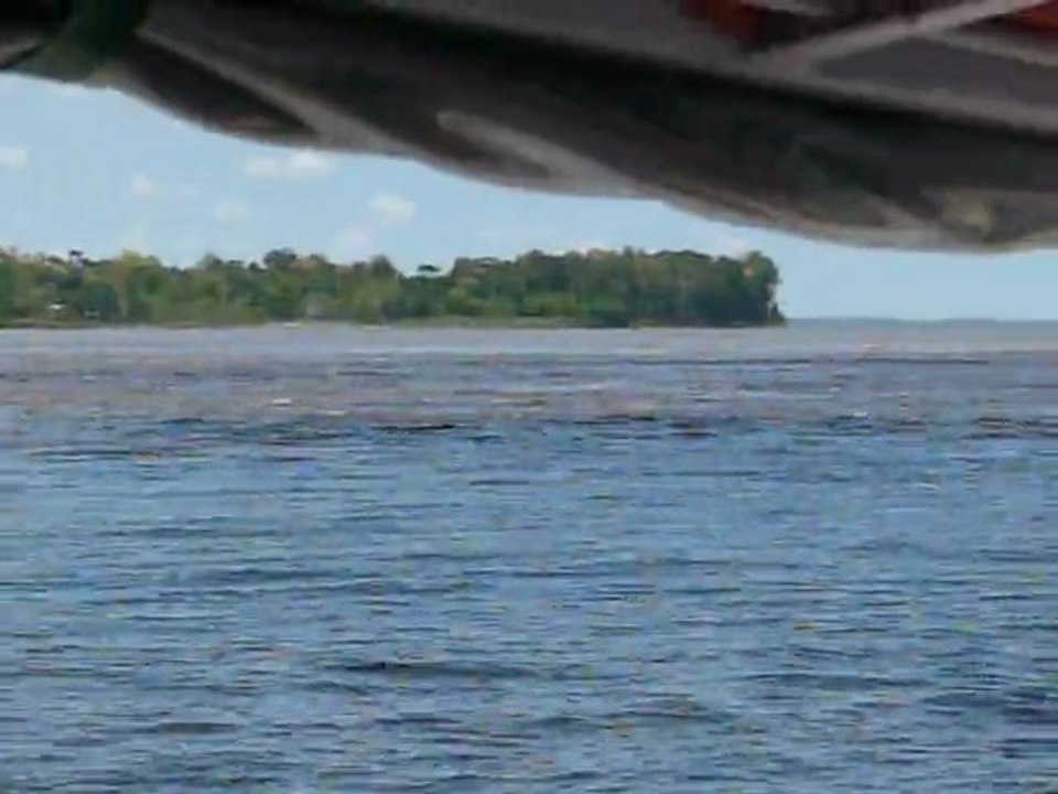 1_ Rio Negro et Rio Solimoes, "rencontre des eaux" avant le fleuve Amazone