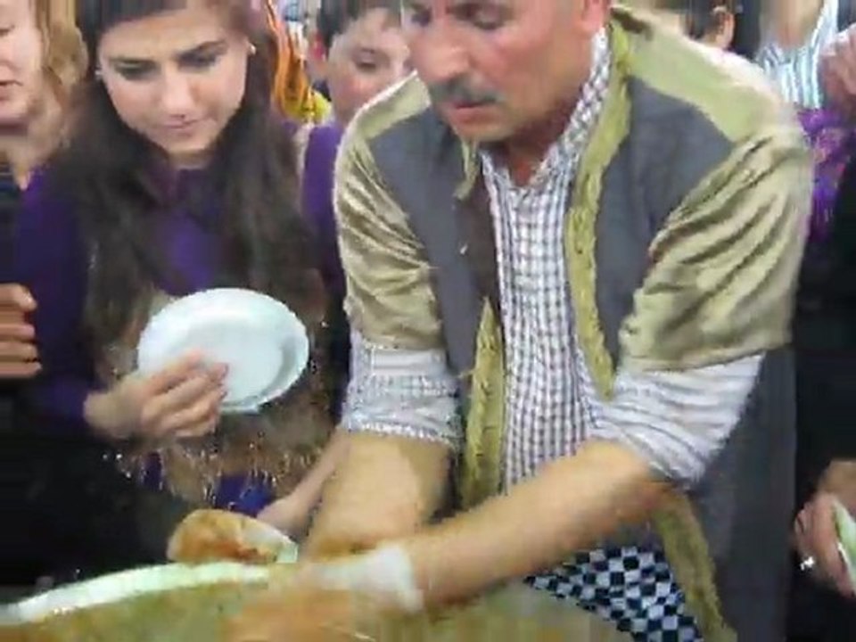 EMİTT 2011 FUARI Ş.URFA STANDI ÇİĞ KÖFTE YOĞURMA (13 Şubat 2011)