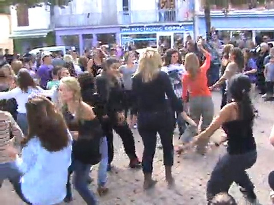 FLASHMOB Cosne Sur Loire le 18 septembre 2011 Square Gambon