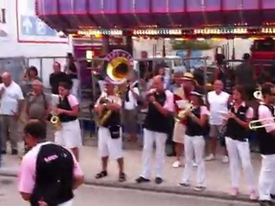 La moto et le taureau - Feria du Grau du Roi - 17 sept. 2011