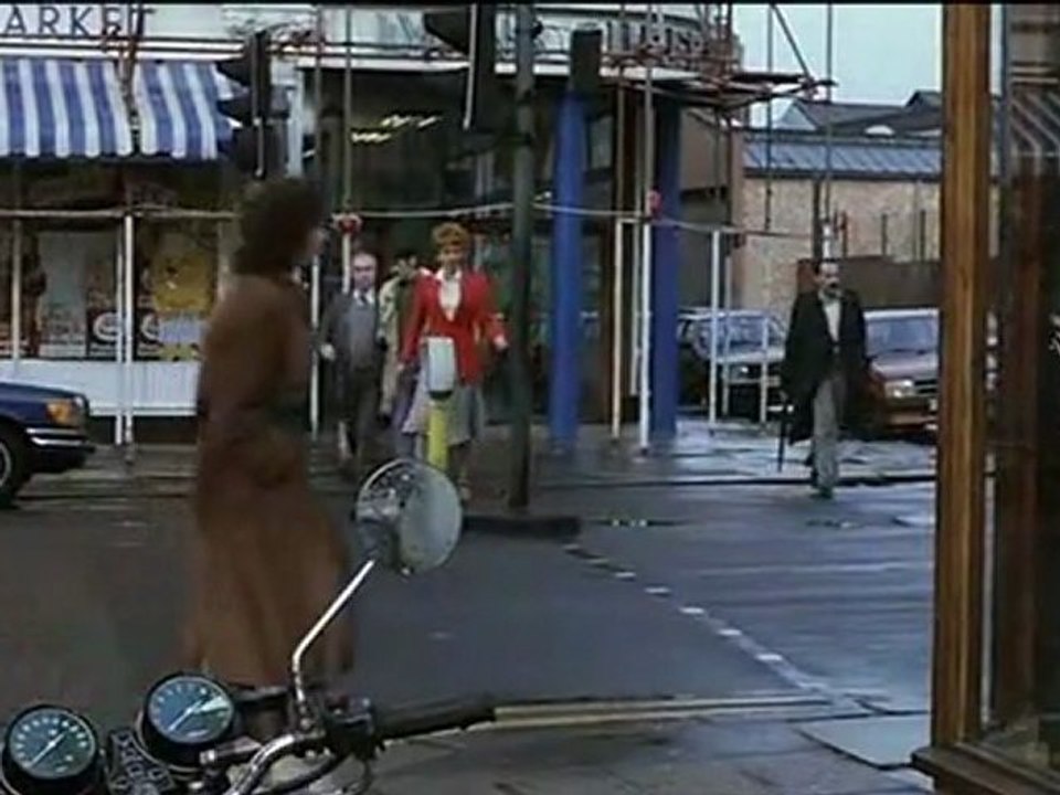 Moonlighting (1982)